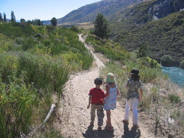 The Gibbston River Trail had a big tidy up over the weekend.